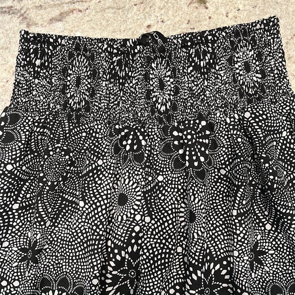 BEBE black and white starburst polyester pants M/L - Picture 1 of 6